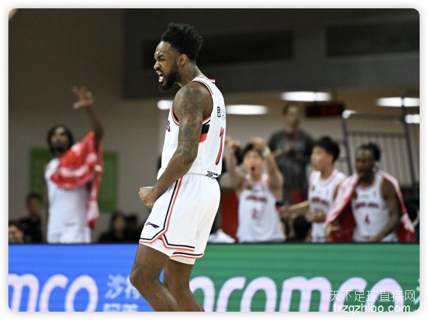 克劳福德21+12 袁照耀10+13 亨特32+9 广州送四川11连败