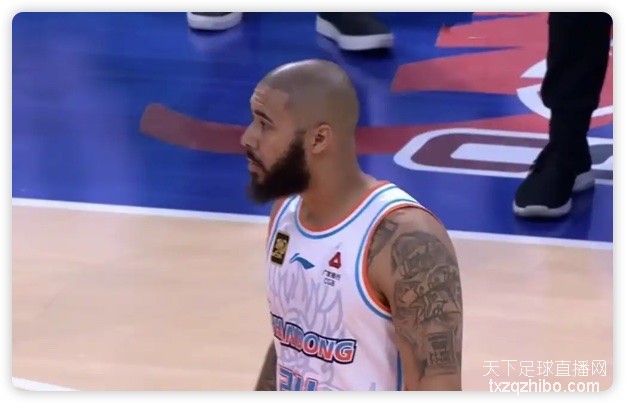 高诗岩19+6+5断 于德豪17+8+7 亨特27+7 山东大胜四川迎5连胜